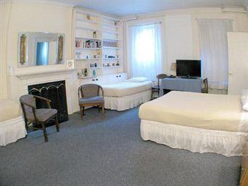 Apartment Off Park