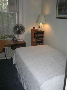 Off Park Apartment *