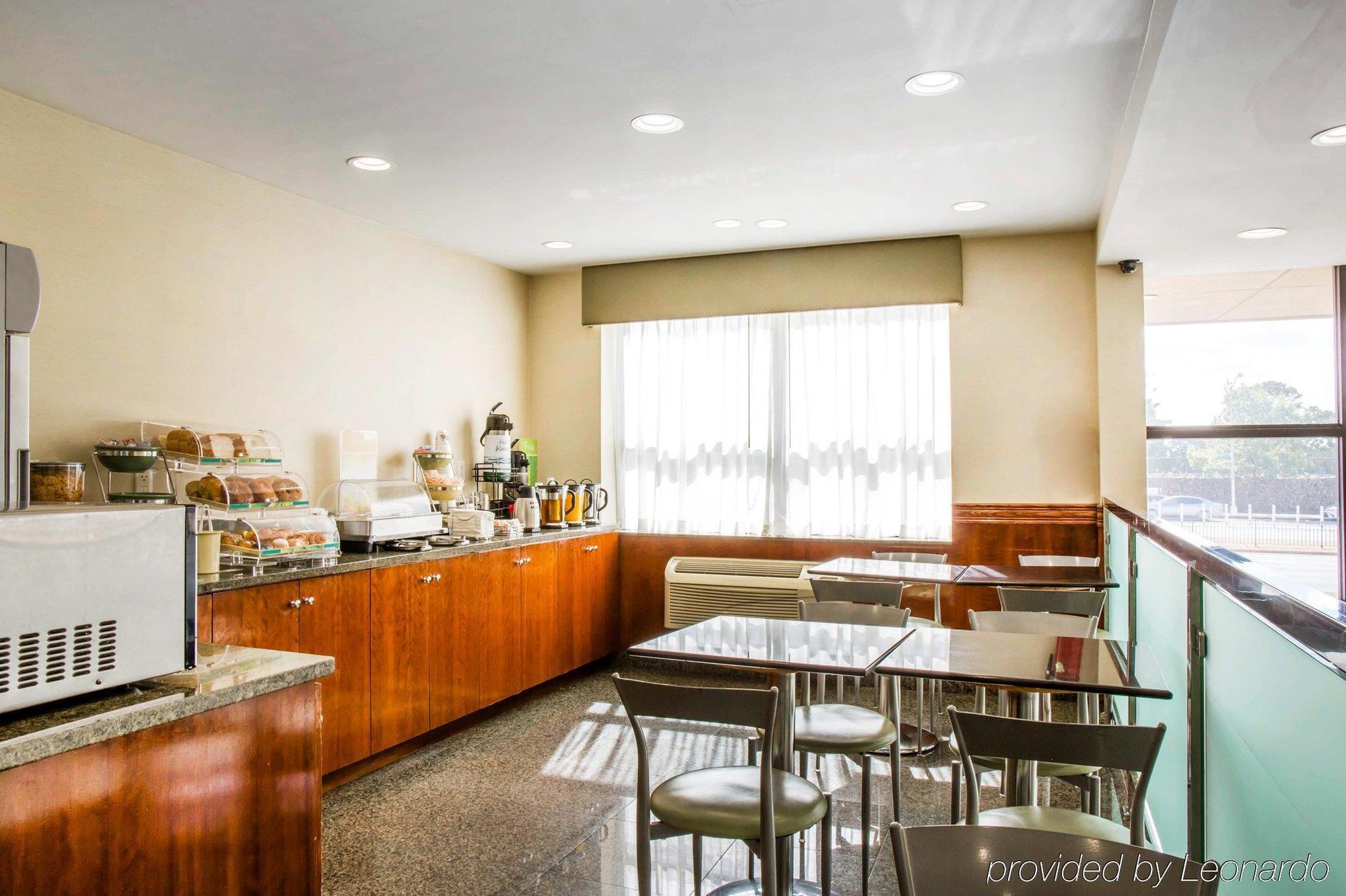 Hotel Quality Woodside Queens 3*