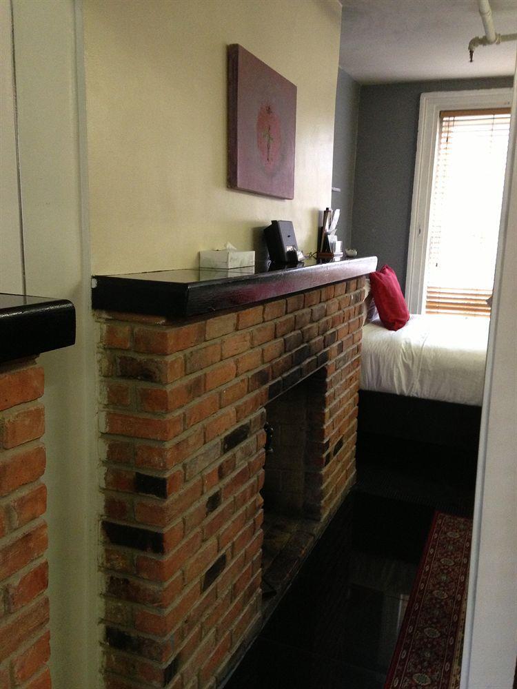 Colonial House Bed & Breakfast