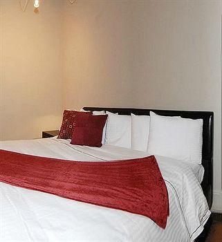 Colonial House Bed & Breakfast 3*