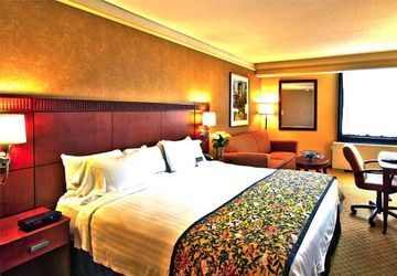 Hotel Courtyard By Marriott Laguardia Airport 3*