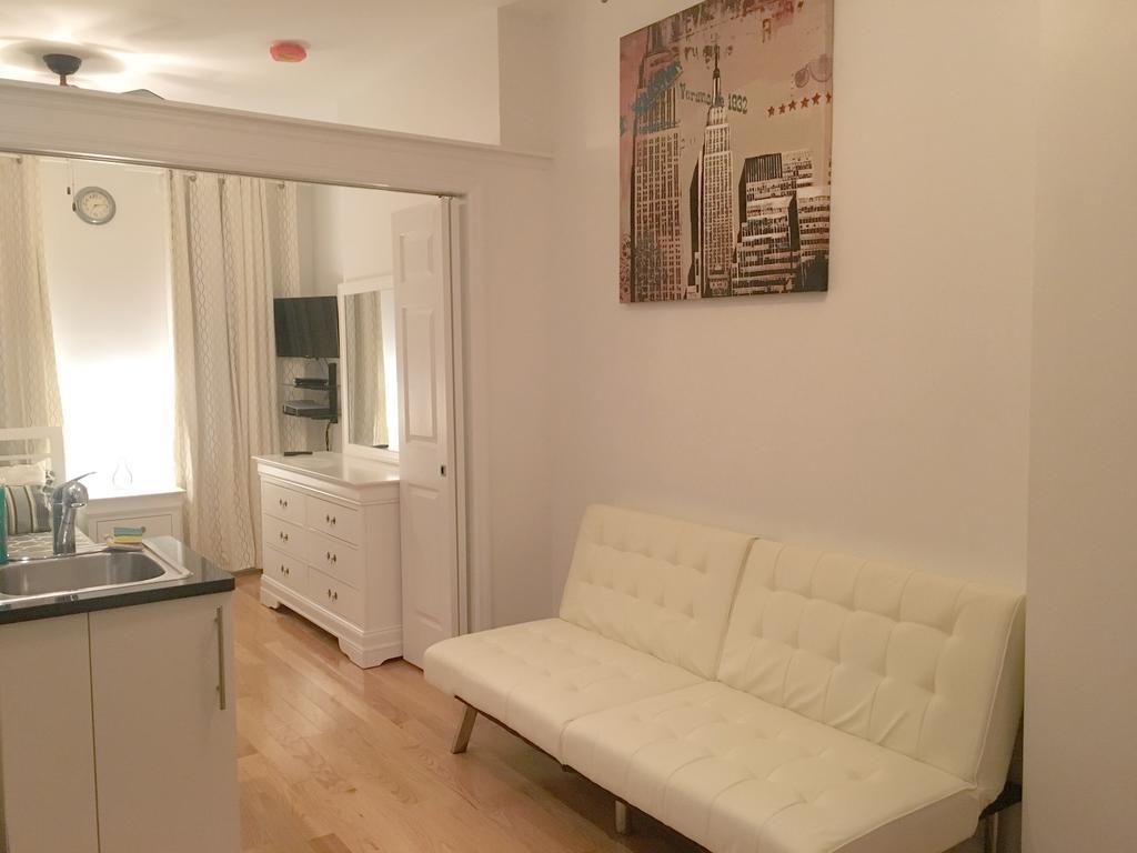 Manhattan Studio In Hells Kitchen New York