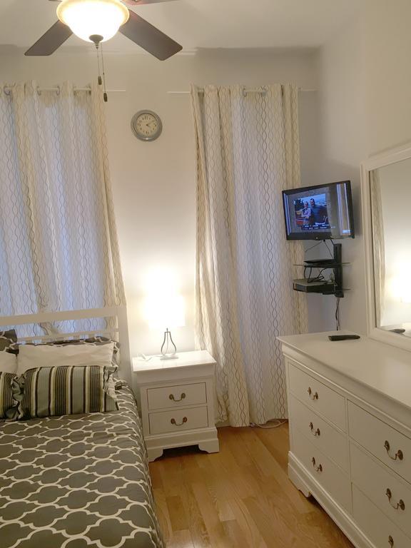 Manhattan Studio In Hells Kitchen Apartment *