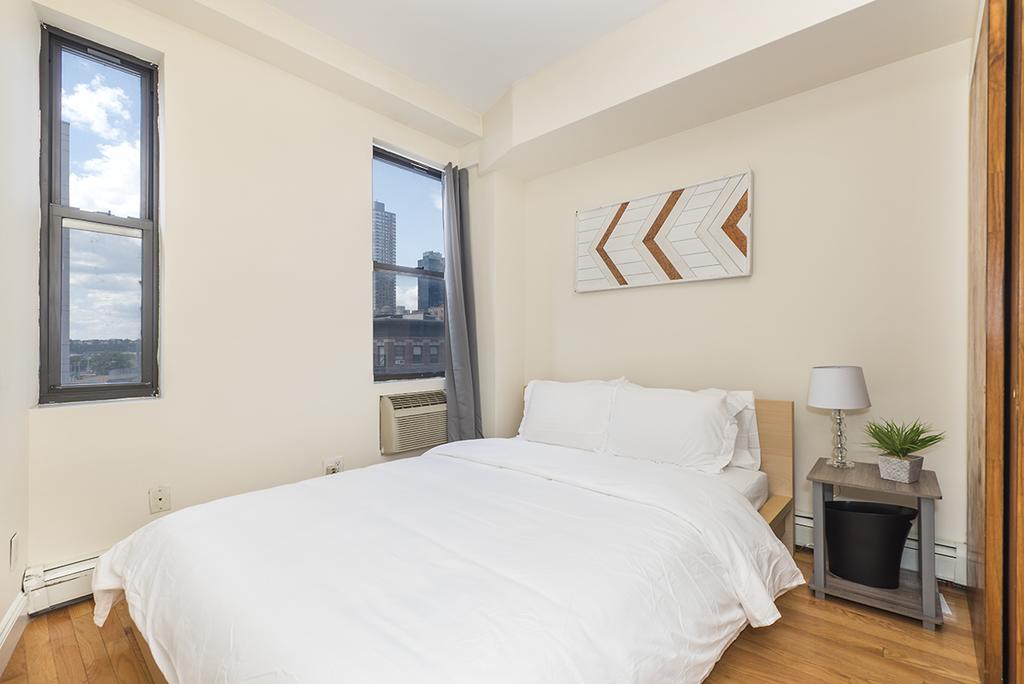 3 Bedroom Modern - Times Square Apartment