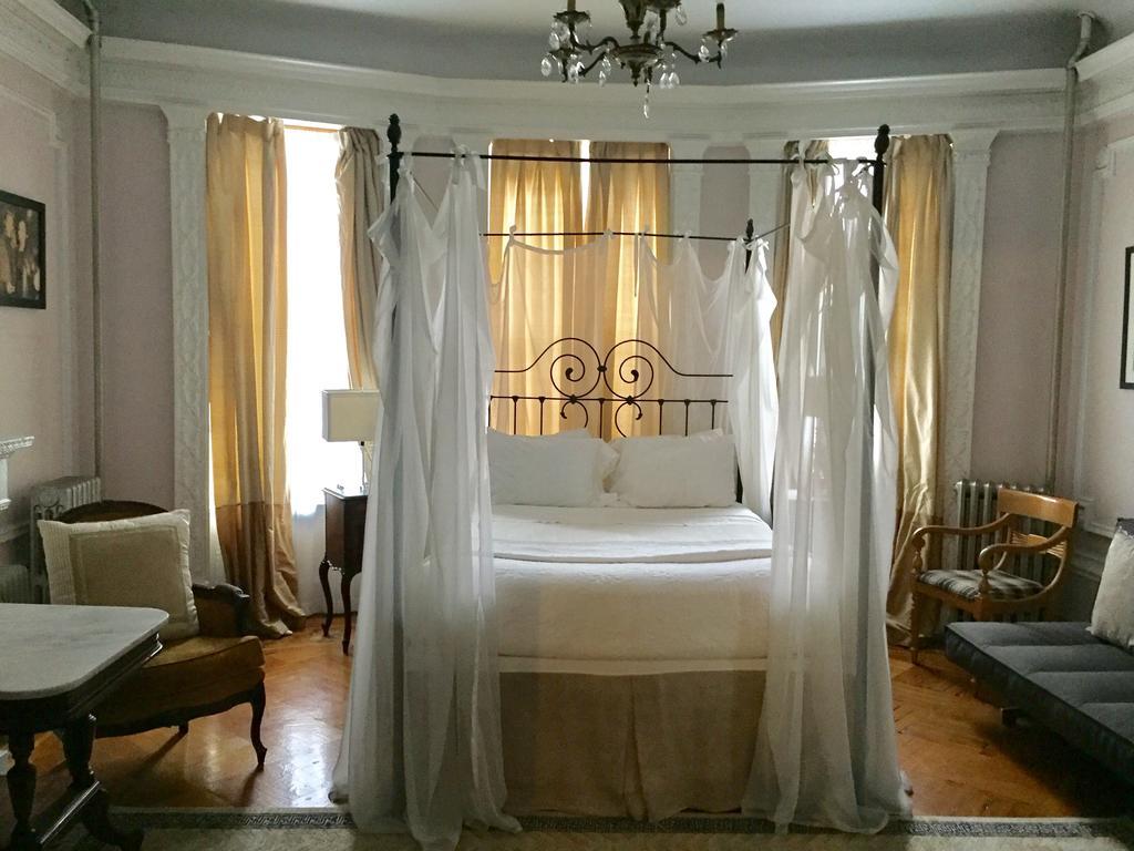 Candy Hill Harlem Bed & Breakfast