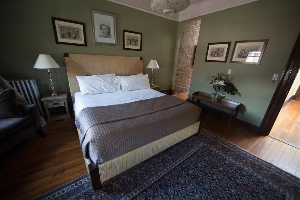 Bed & Breakfast Candy Hill Harlem New York