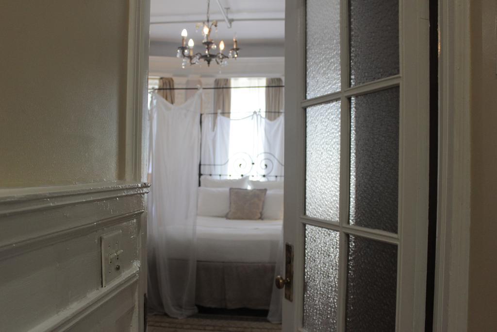 Bed & Breakfast Candy Hill Harlem New York