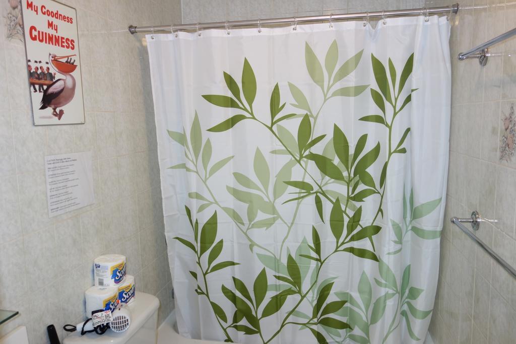 Four Bedroom - Eldridge St. #38 Apartment *