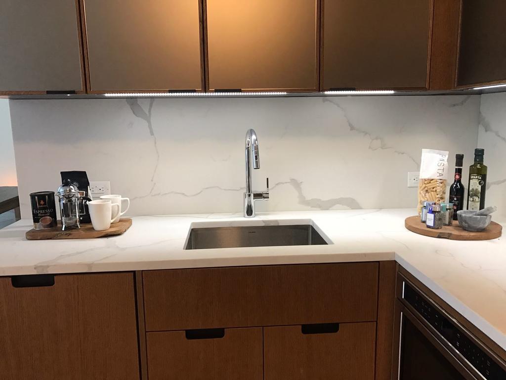Apartment Exquisite 2 Bedroom 2 Baths All Modern And High End Furniture *