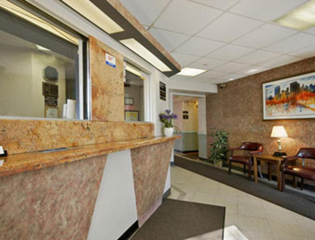 Super 8 By Wyndham Long Island Lga Hotel 2*