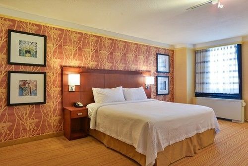 Hotel Courtyard By Marriott Laguardia Airport 3*