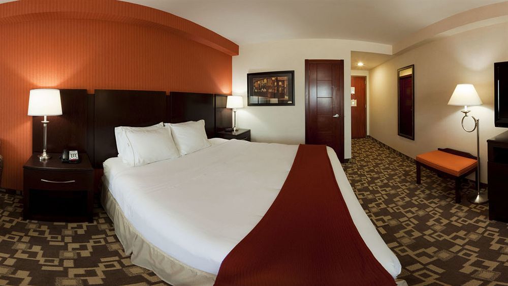 Express Maspeth By Ihg Hotel New York