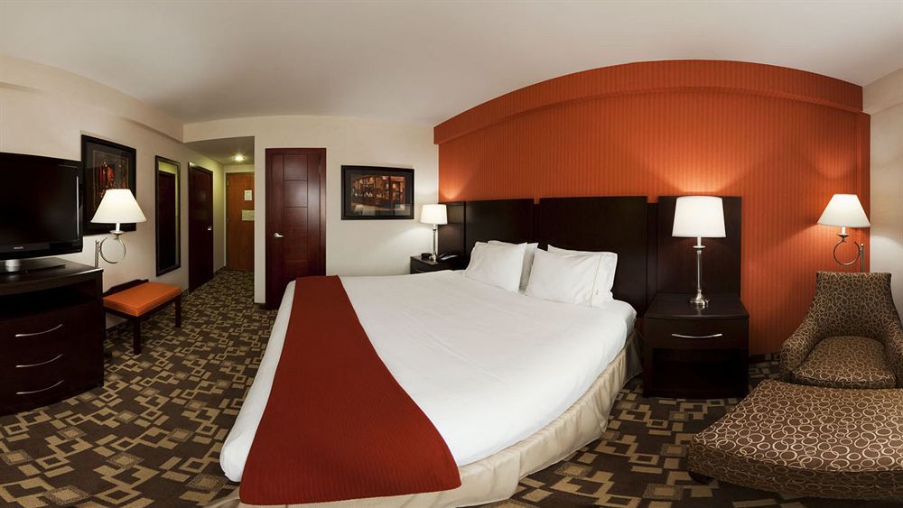 Express Maspeth By Ihg Hotel