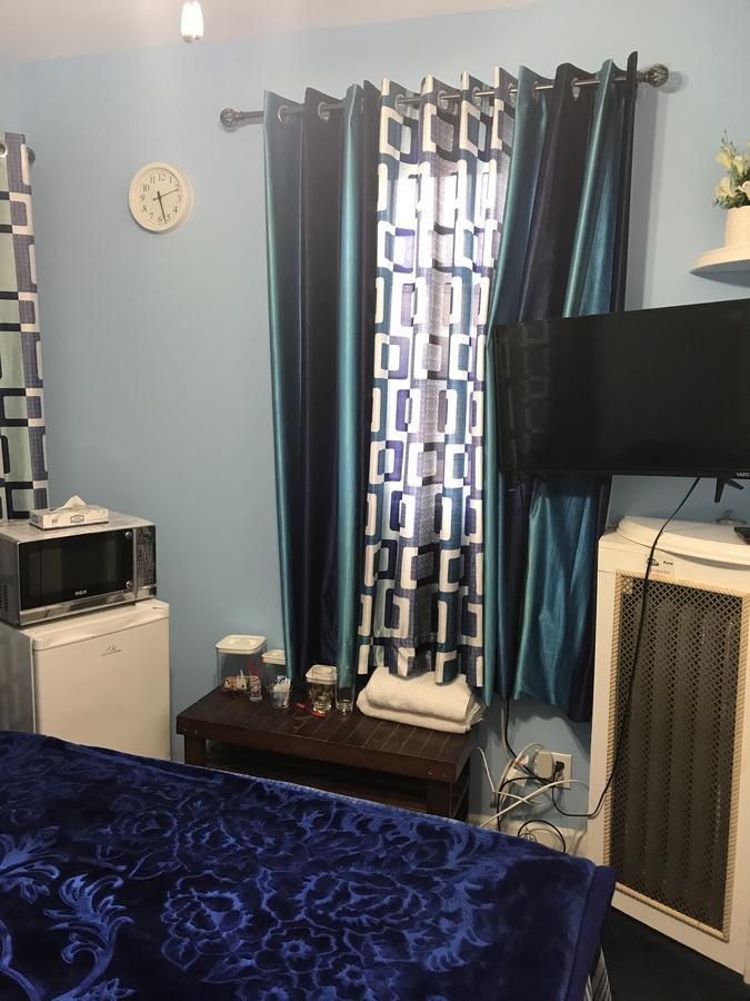Guest house Poonam House *