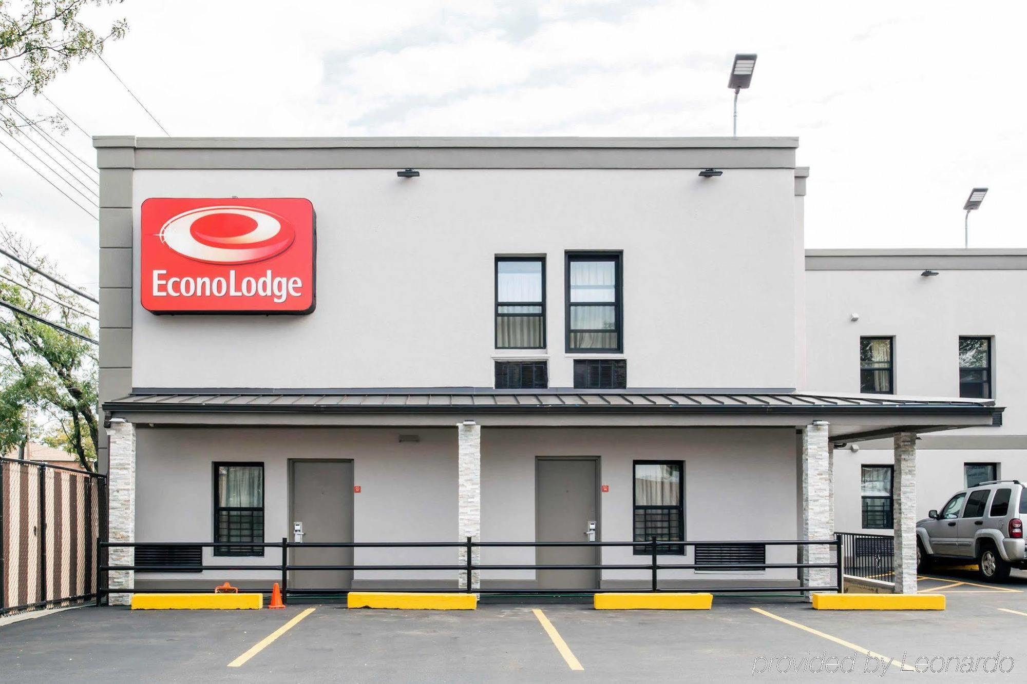 Econo South Ozone Park Hotel