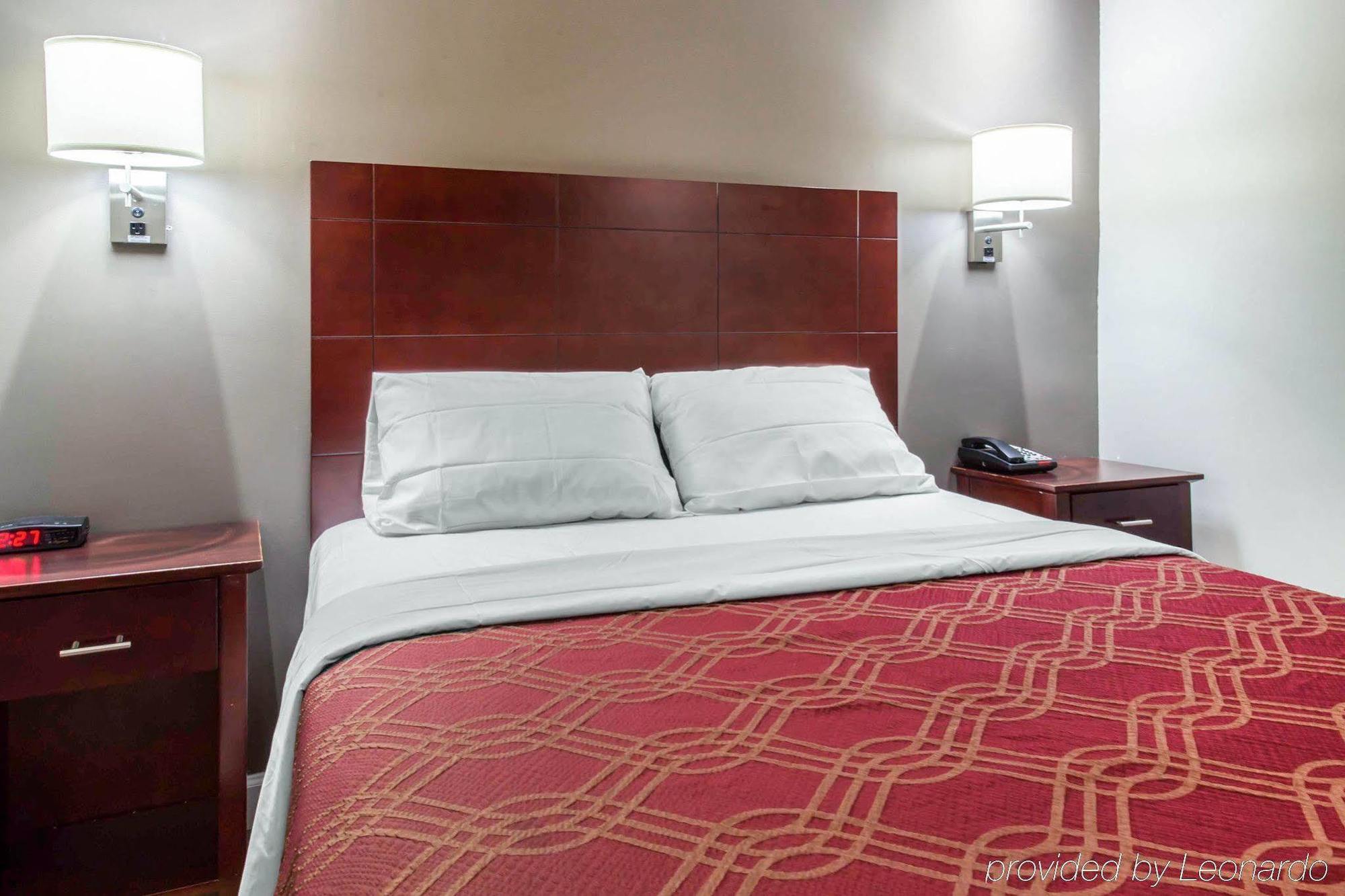 Econo South Ozone Park Hotel