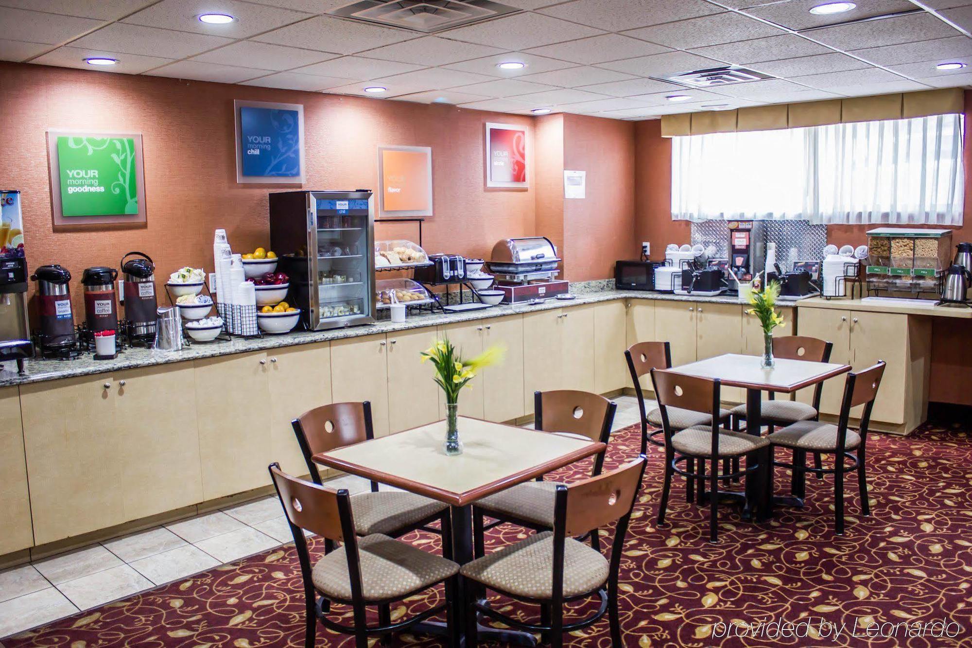 Hotel Travelodge By Wyndham Queens 3*