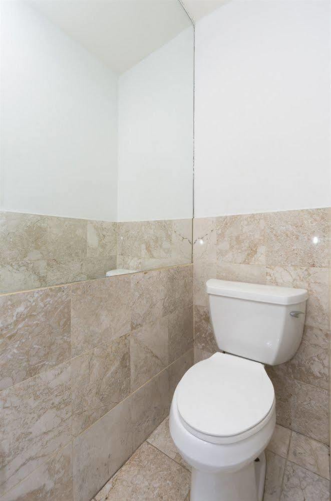 West 46th Street 3* New York