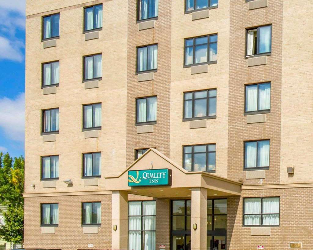 Hotel Quality Woodside Queens 3*