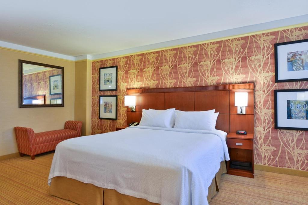 Courtyard By Marriott Laguardia Airport 3*