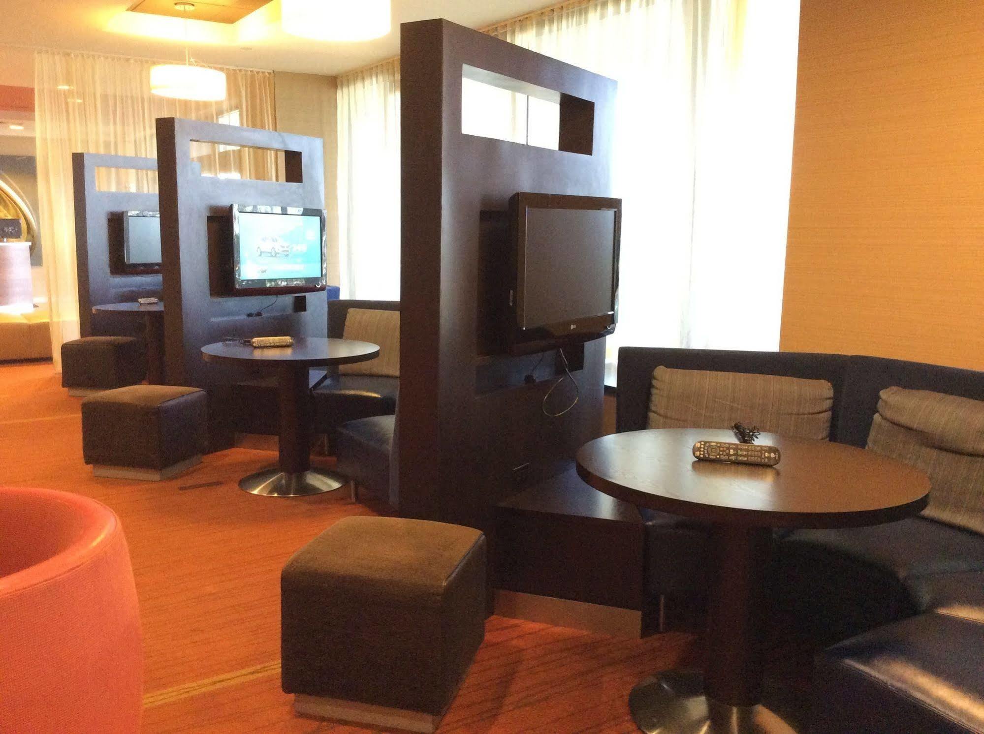 Courtyard By Marriott Laguardia Airport New York