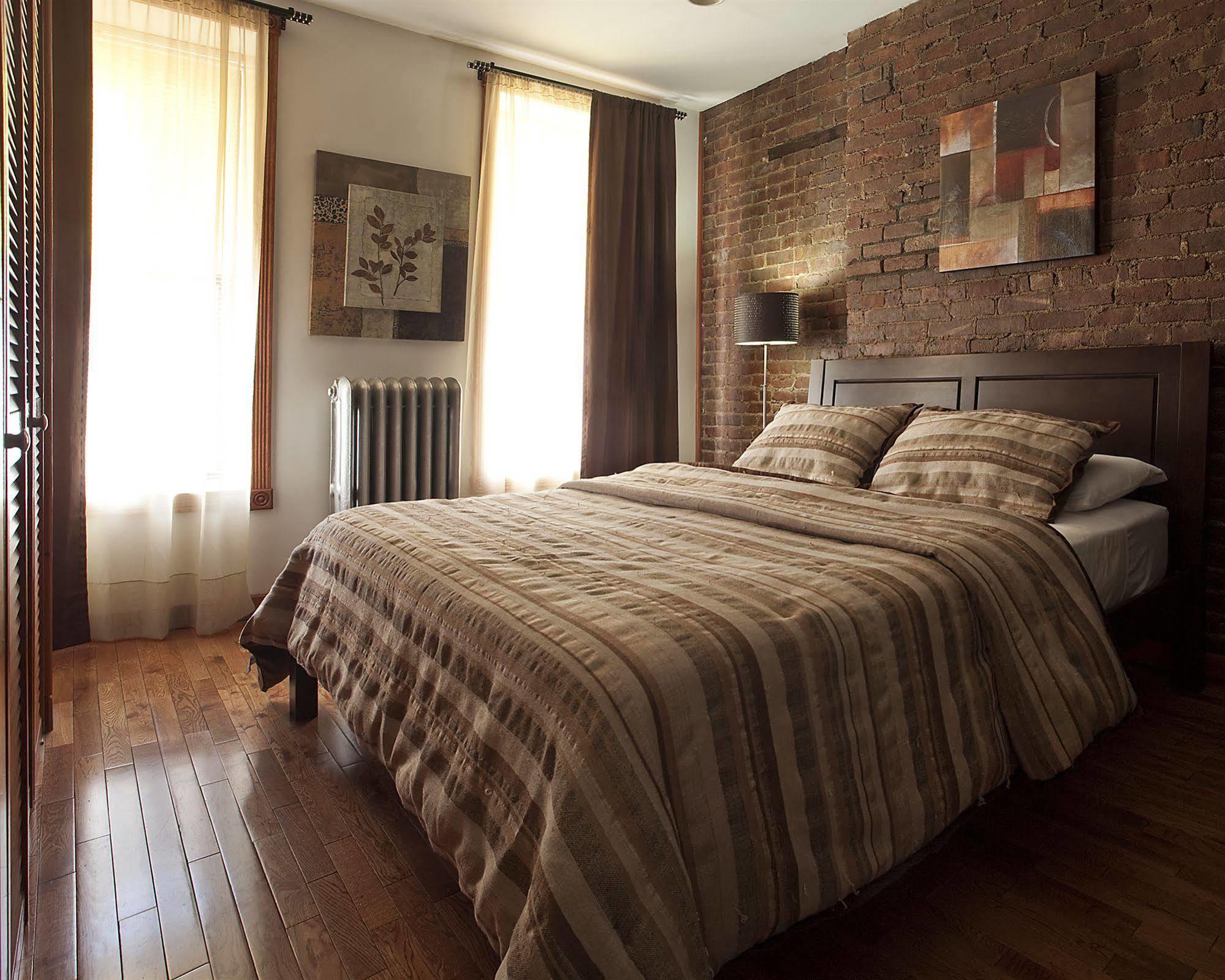 Upper Yorkville Apartments *