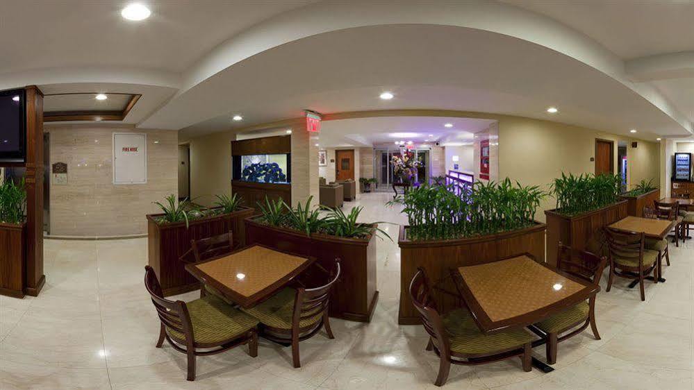 Hotel Express Maspeth By Ihg