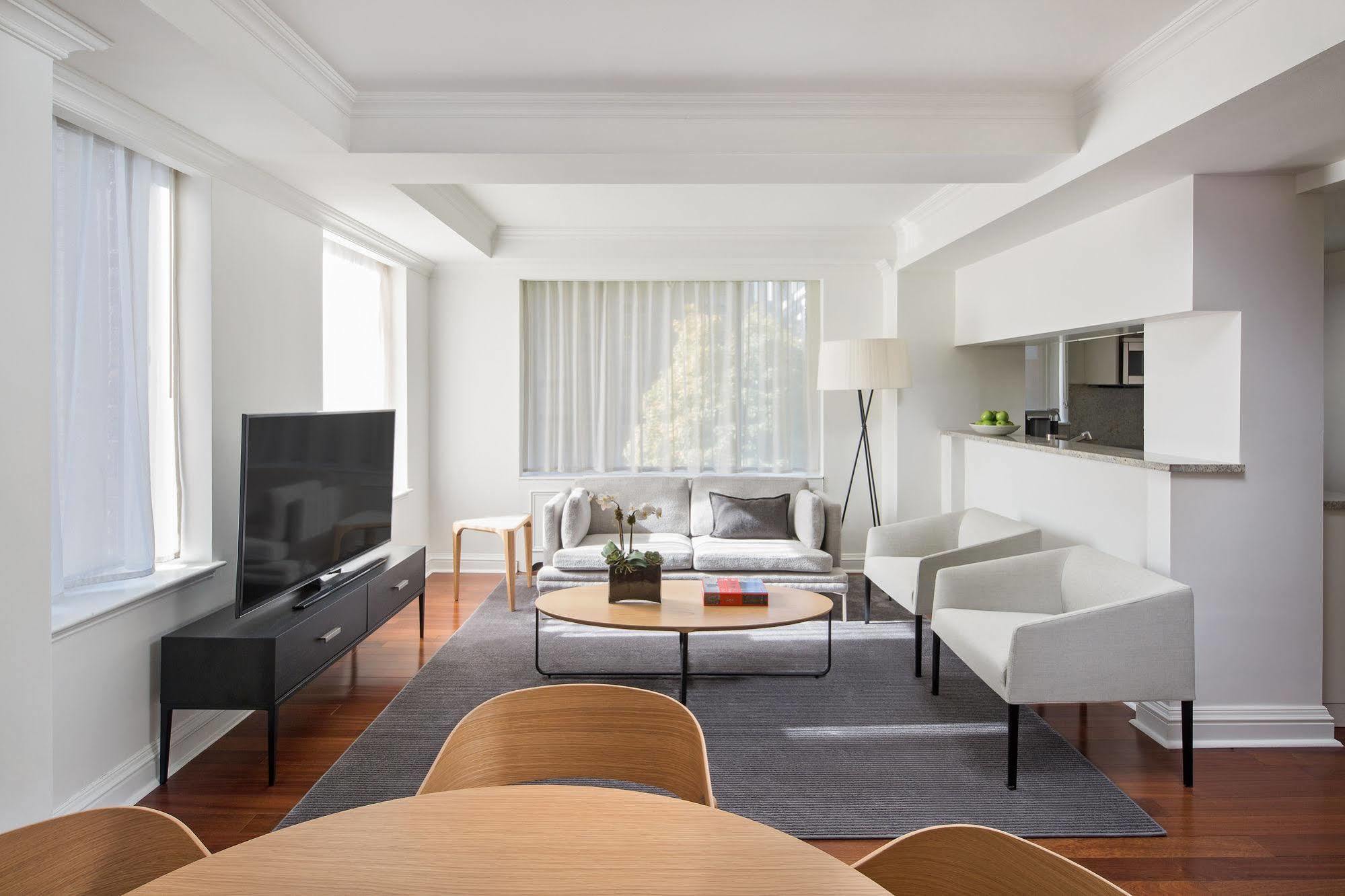 Aka Sutton Place 4*