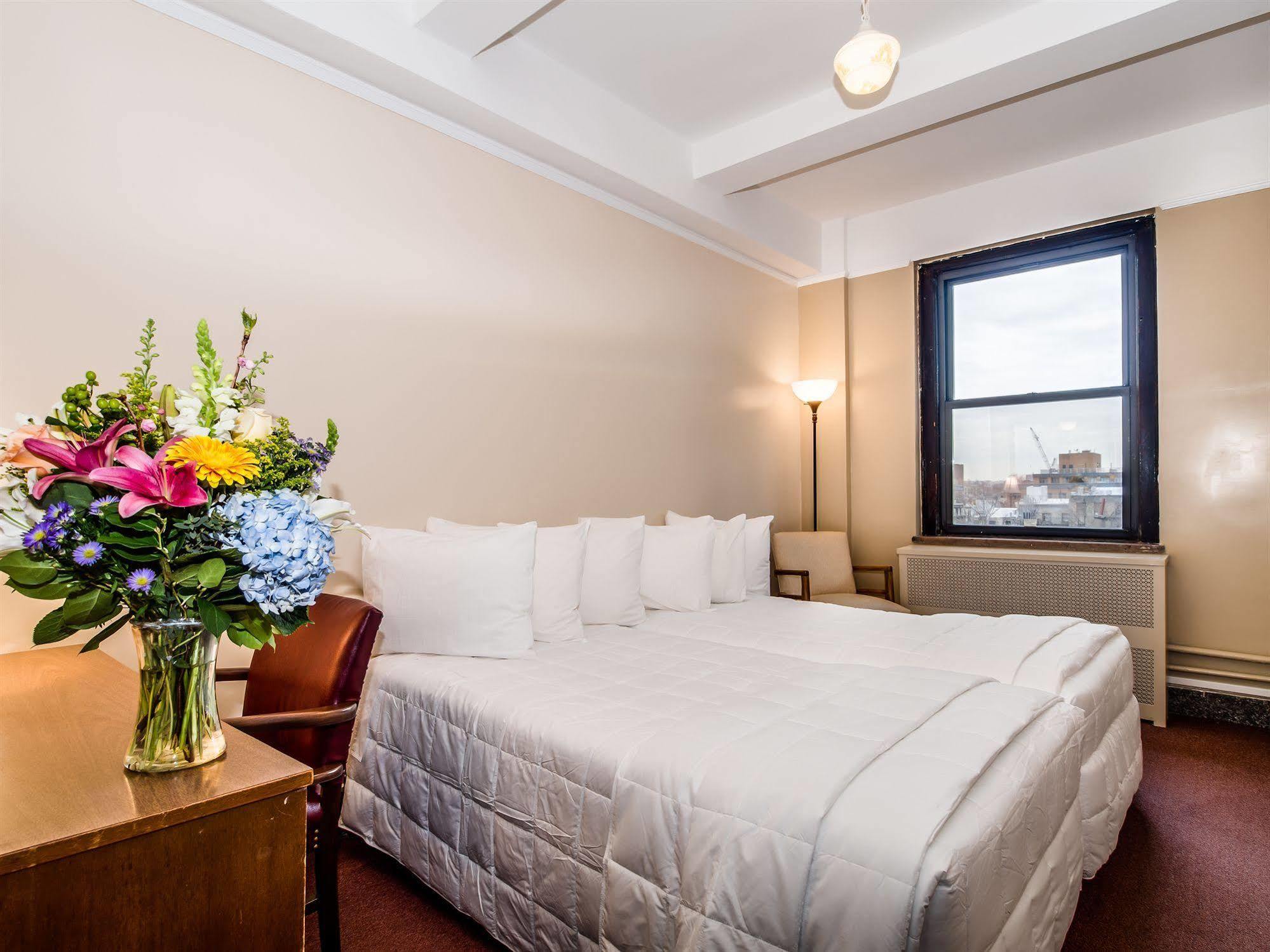 Hotel Leo House 3*