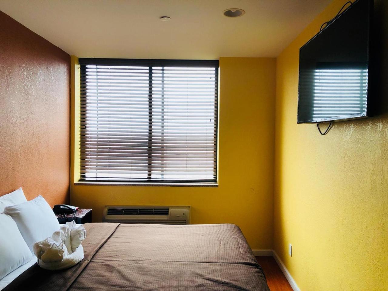 The Vue Express @ 39th Street Hotel 2*