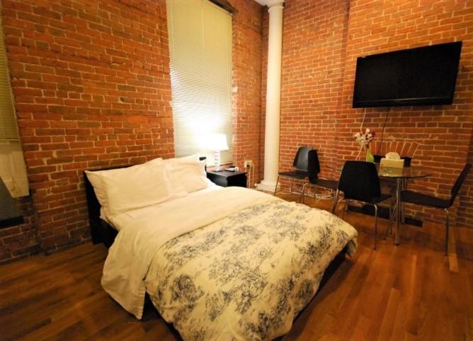 Midtown Apartment *