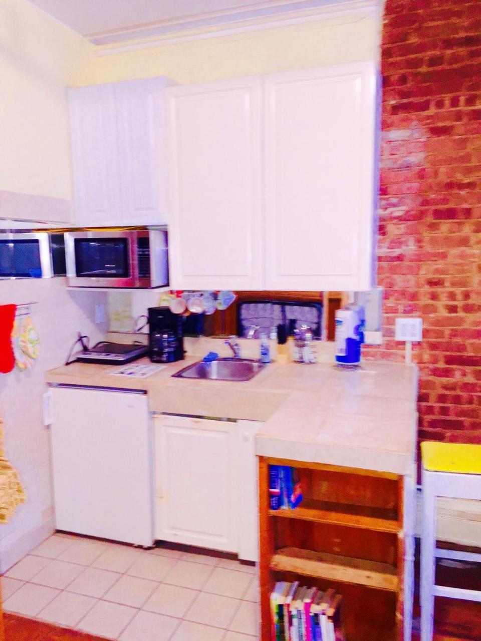 Brownstone Clark Historic Studio Apartment *