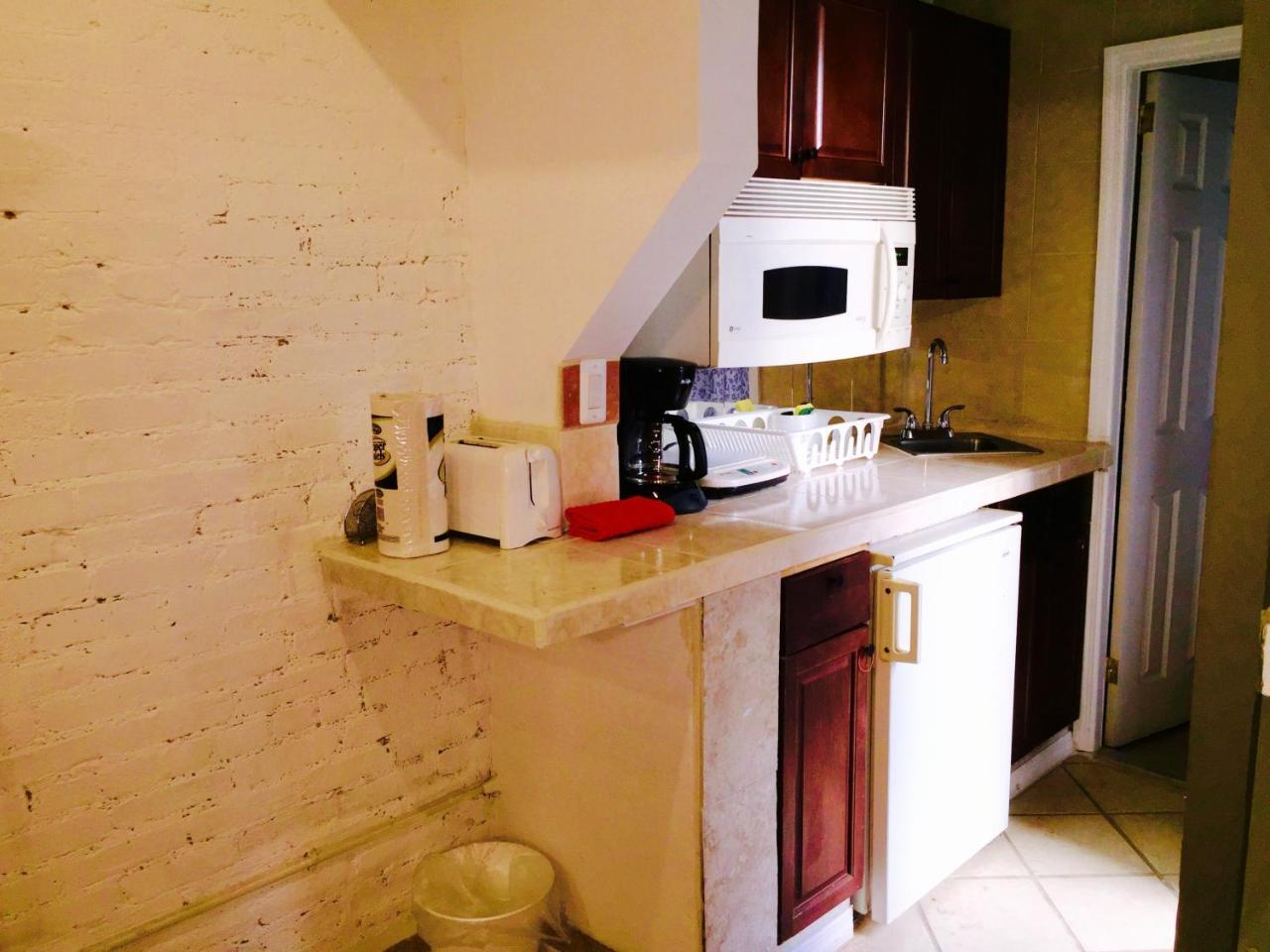 Brownstone Clark Historic Studio Apartment