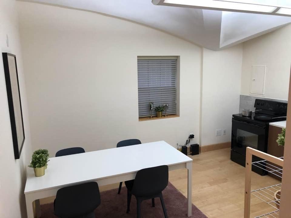 Midtown East For Woman Hostel *