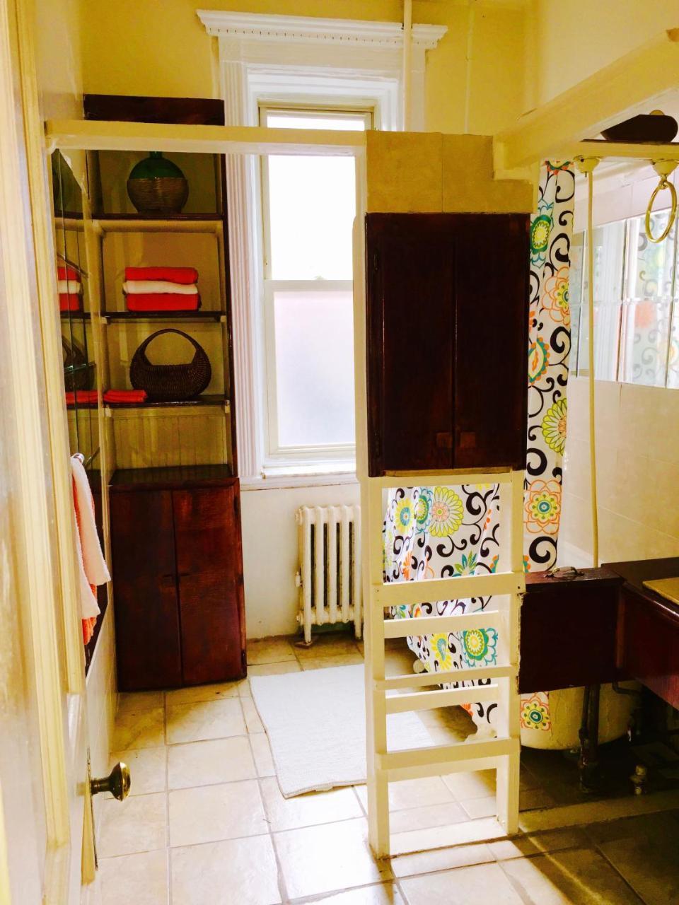 Brownstone Clark Historic Studio Apartment *