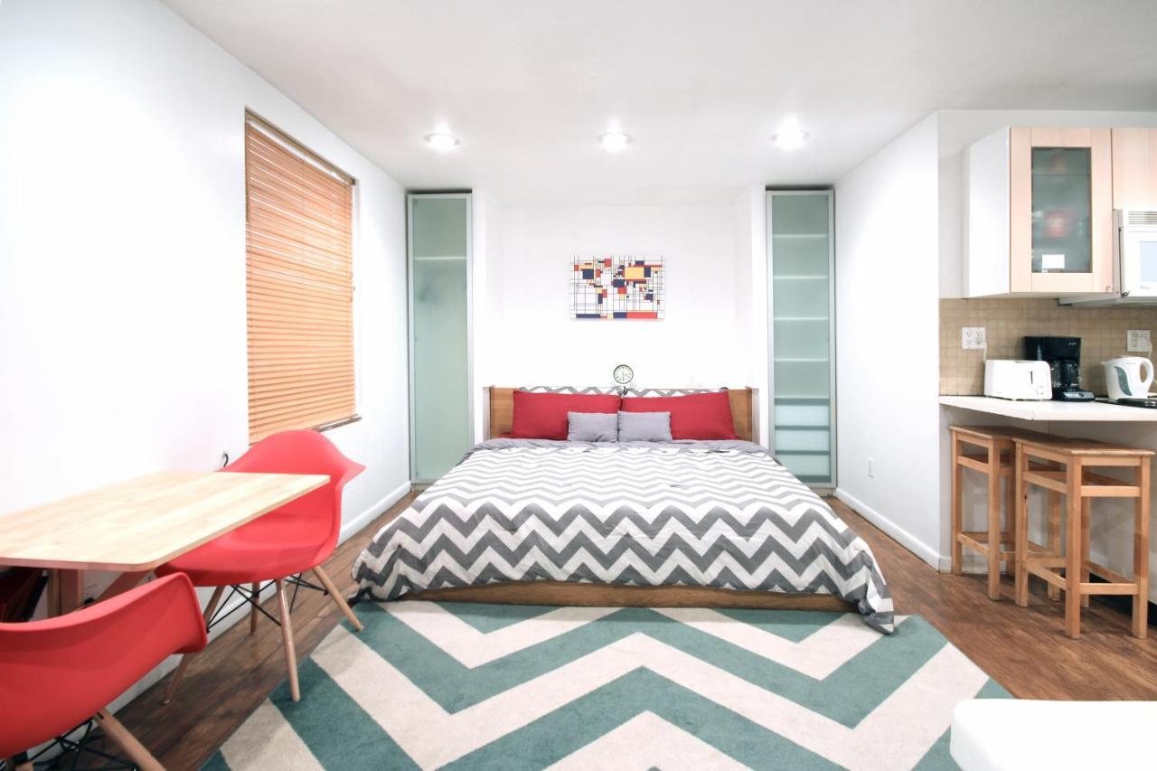 Walk To Broadway, Times & Central Park Apartment *