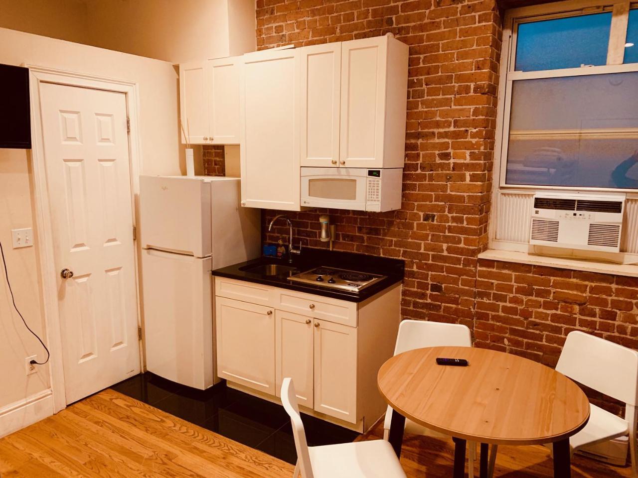 Midtown Apartment *