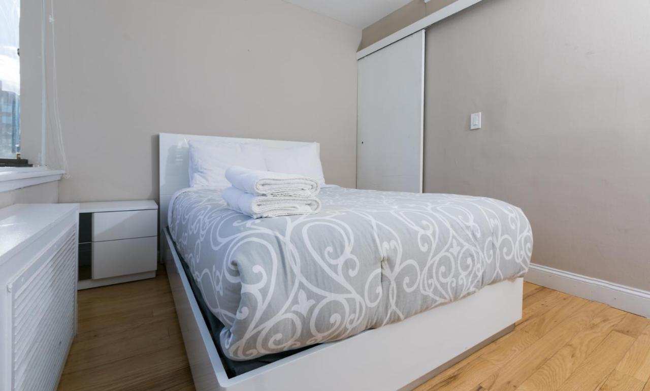 3 Bedrooms With Private Balcony By Central Park * New York