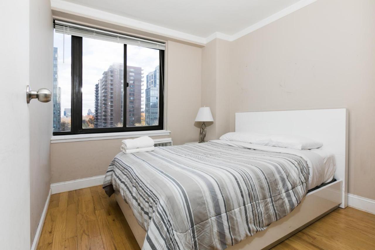 3 Bedrooms With Private Balcony By Central Park New York