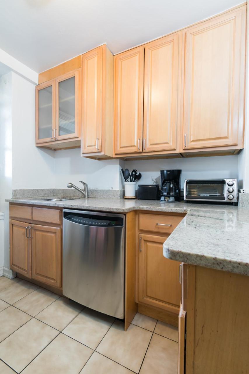 3 Bedrooms With Private Balcony By Central Park Apartment *