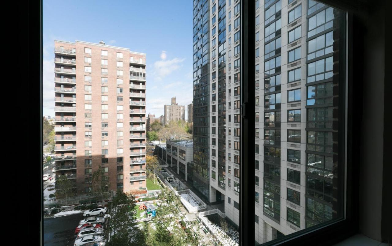 3 Bedrooms With Private Balcony By Central Park New York