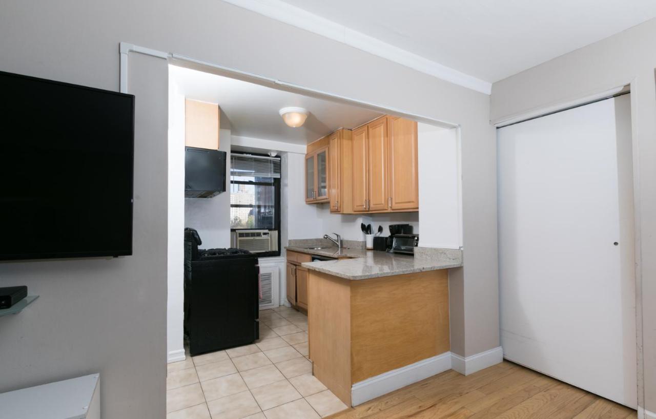 Apartment 3 Bedrooms With Private Balcony By Central Park