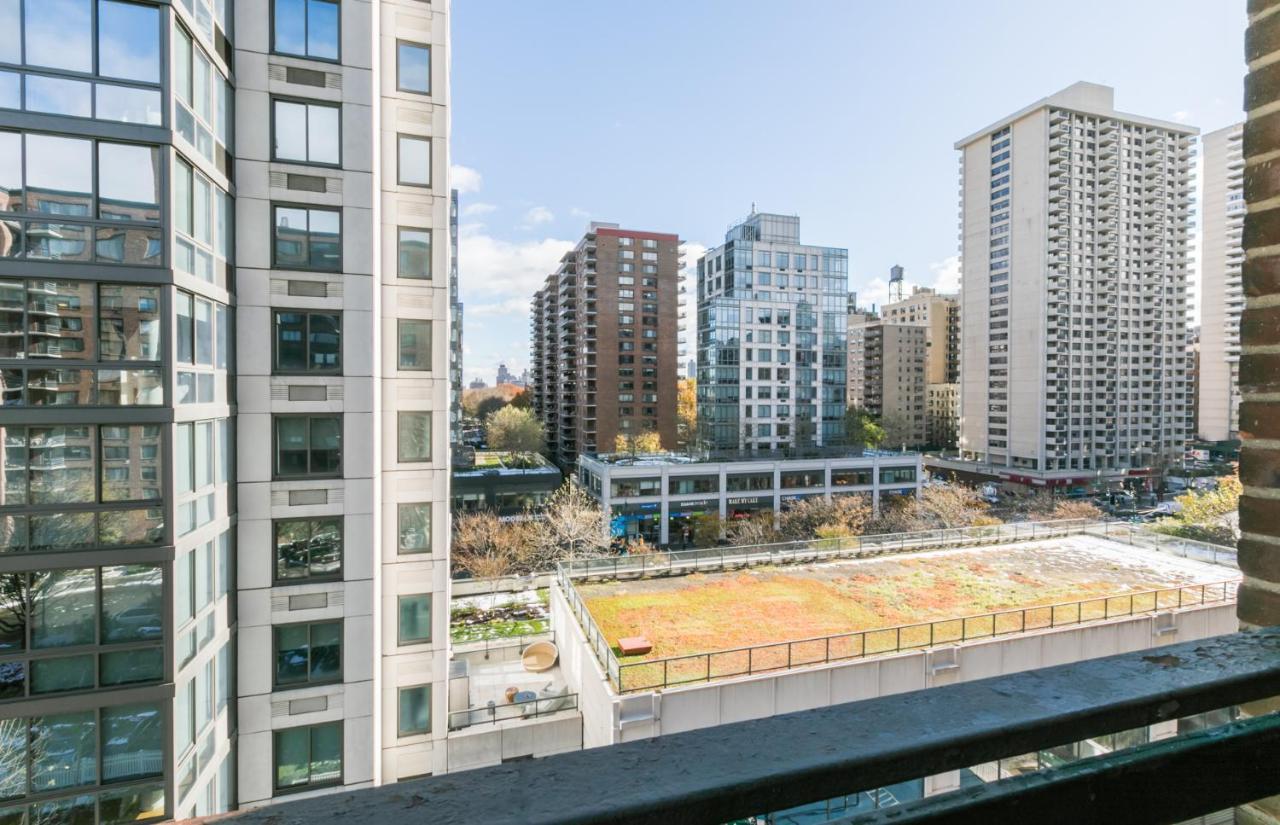 3 Bedrooms With Private Balcony By Central Park *