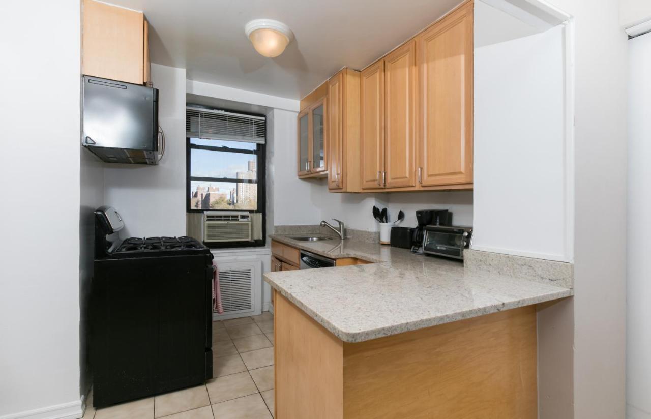 Apartment 3 Bedrooms With Private Balcony By Central Park
