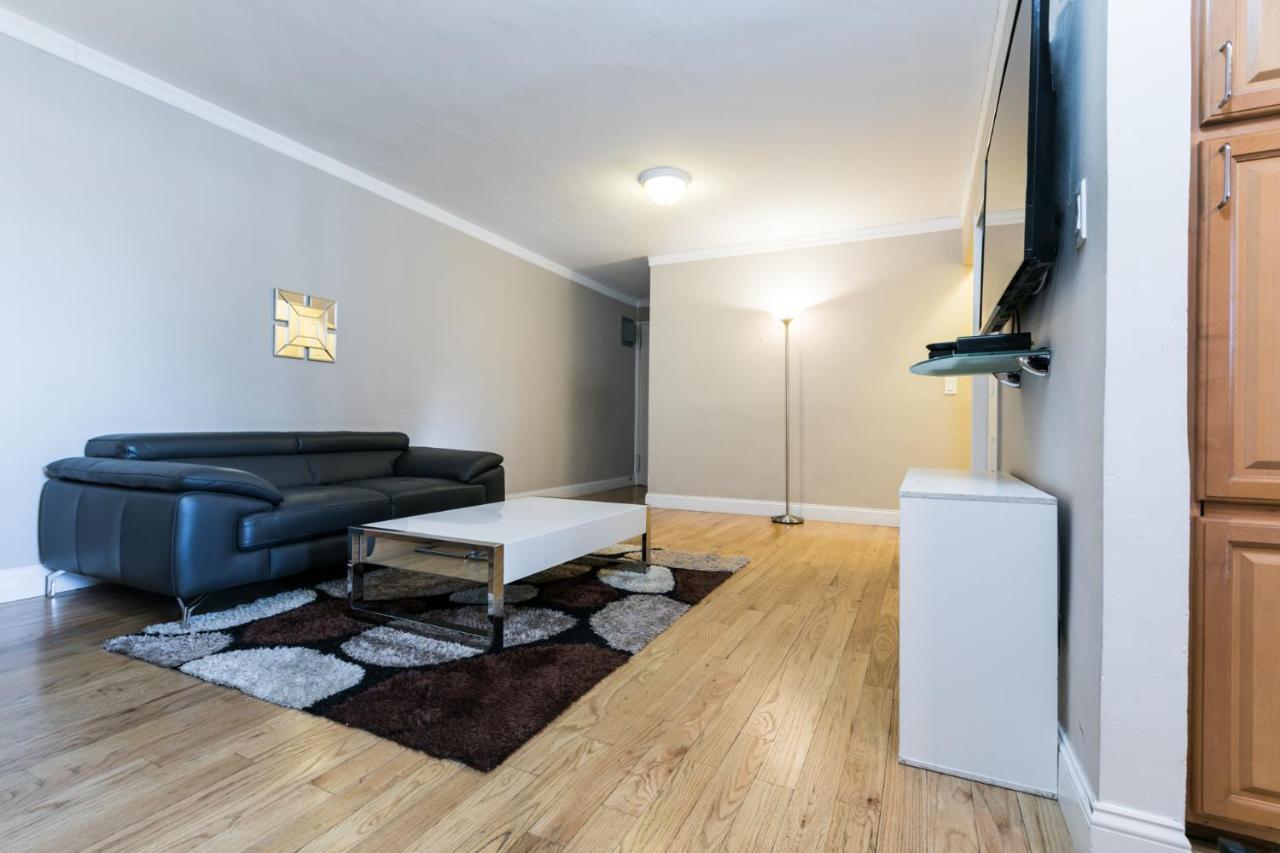 3 Bedrooms With Private Balcony By Central Park *