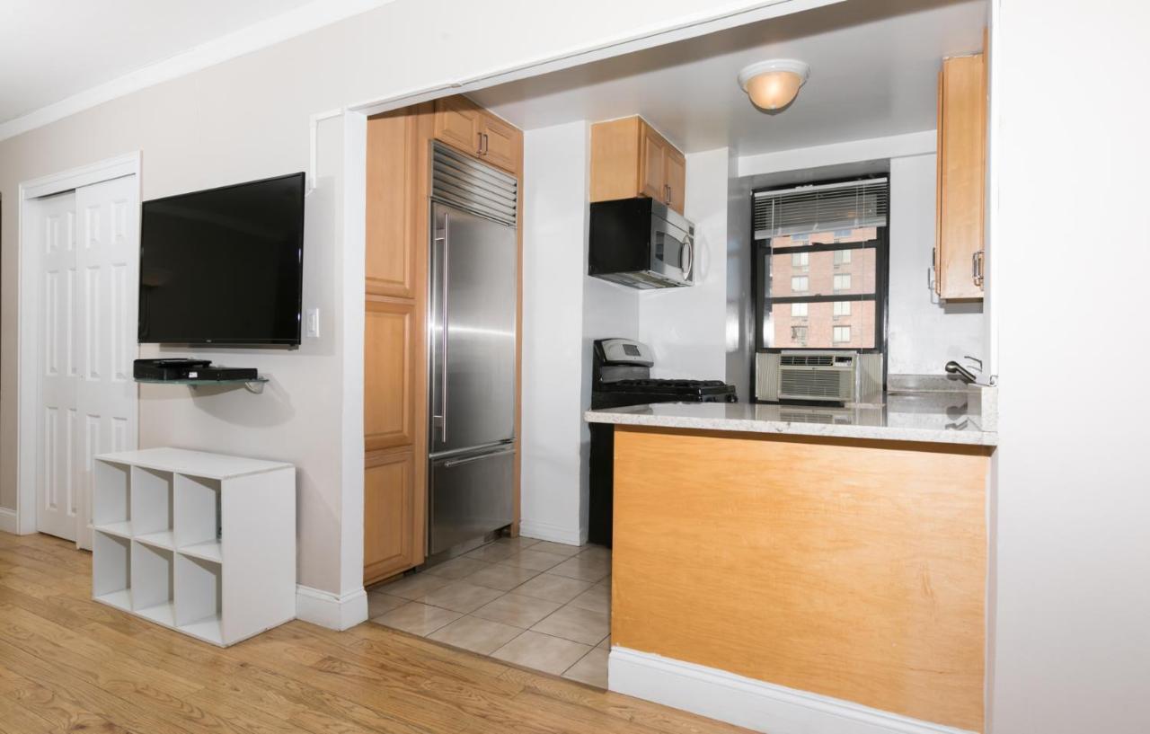 3 Bedrooms With Private Balcony By Central Park Apartment