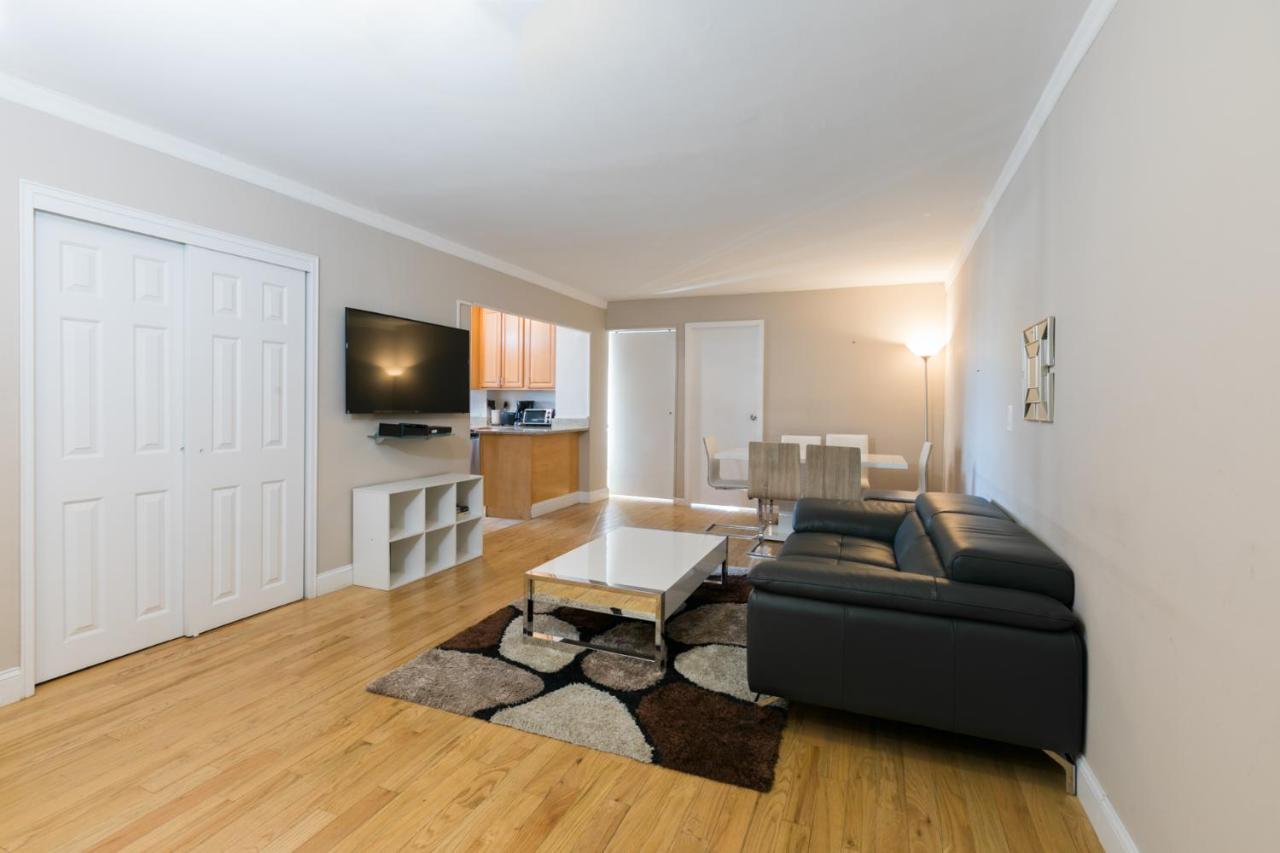 3 Bedrooms With Private Balcony By Central Park New York