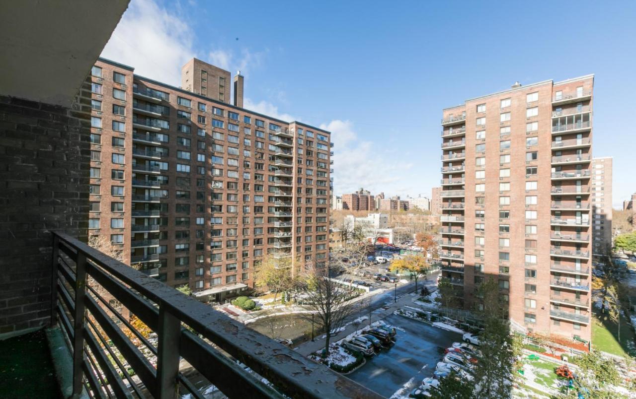 3 Bedrooms With Private Balcony By Central Park Apartment *
