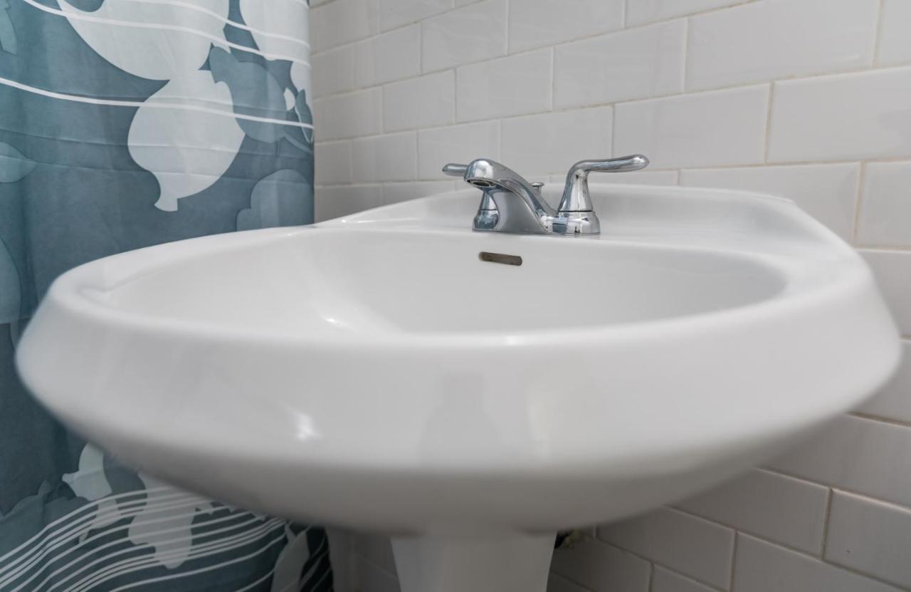 3 Bedrooms With Private Balcony By Central Park *